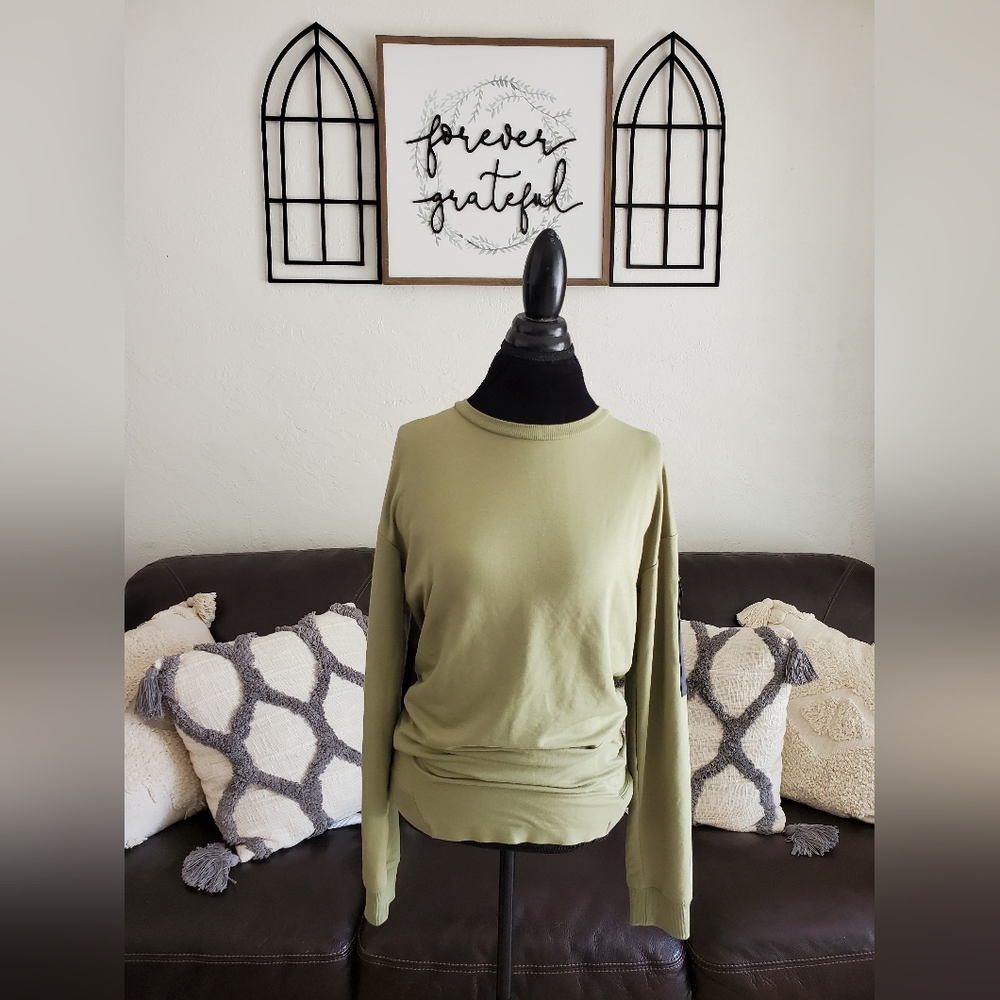 Free FWD Crew Neck Sweatshirt Women’s Size S Athleisure Sage Green Classic Gym